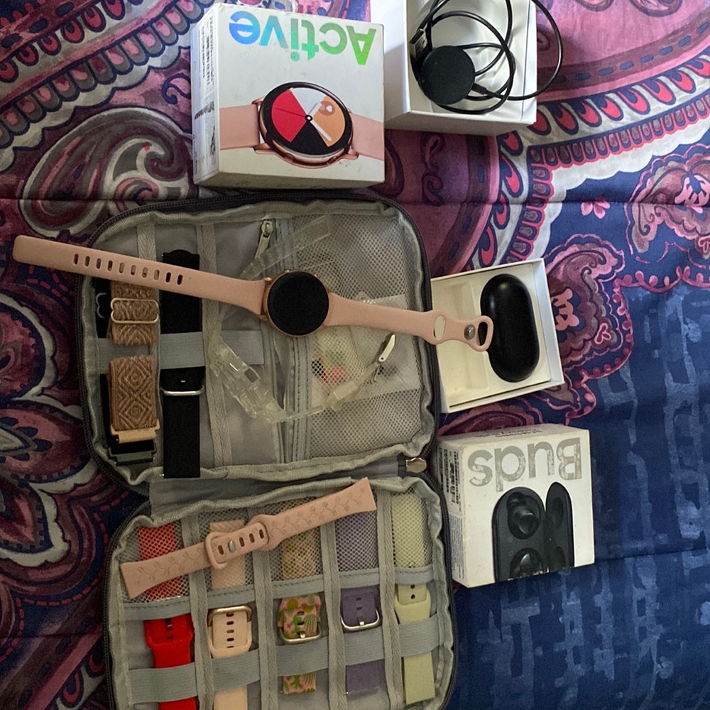Active wach and Buds Samsung  good condition
